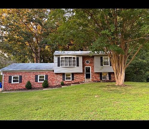 2nd image of 27087 Dogwood Ln