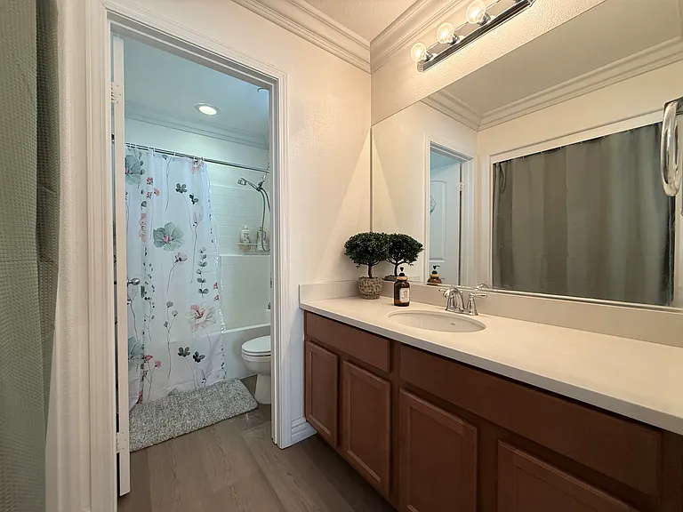 Cascade Dr — Photo 29