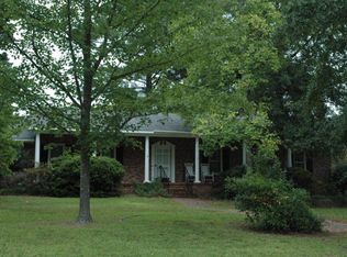 101 Greenbriar Rd, Greenwood, SC 29649