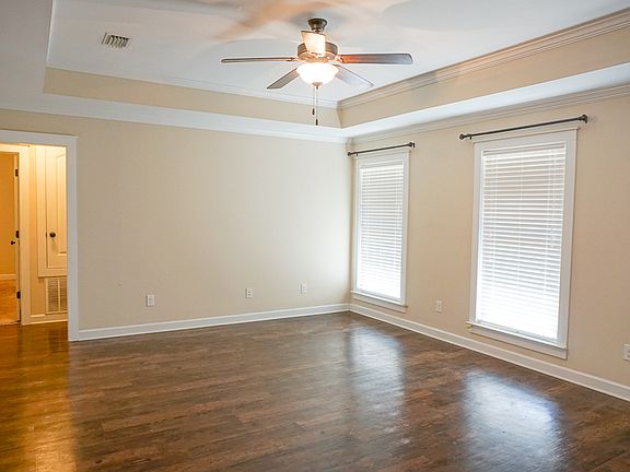 4th image of 2104 Wolf Branch Dr N