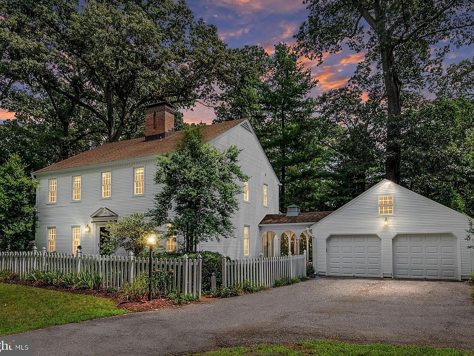 1st image of 487 Fairoak Dr