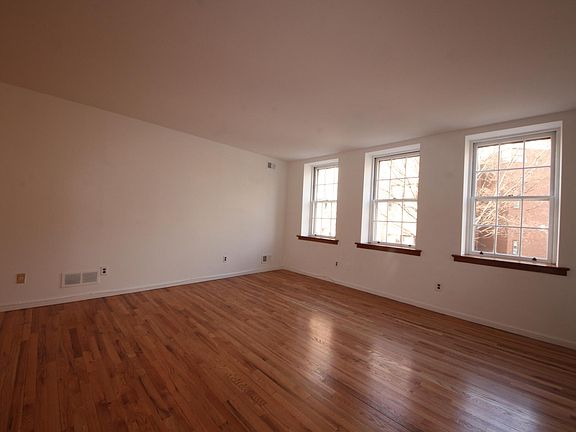 2nd image of 316 Lombard St APT 5