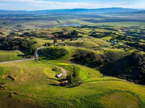 5167 Canada Rd, Gilroy, CA 95020