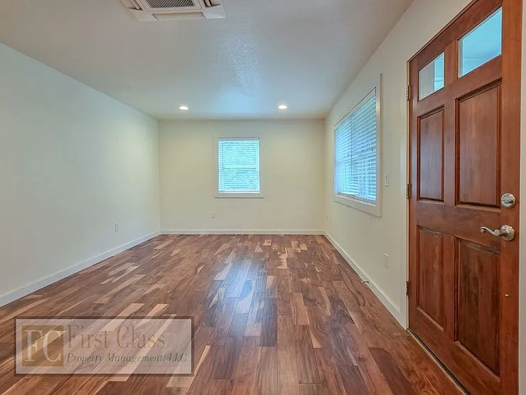 7618 SW Mayo St #B — Photo 3