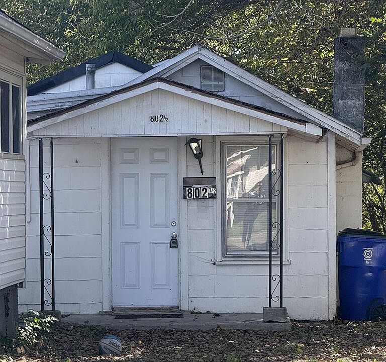 2nd image of 802 E 2nd St