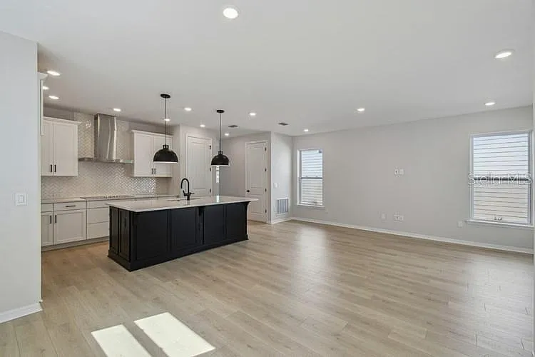 3077 Voyager Ave — Photo 3