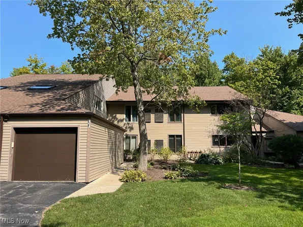 16575 Wren Rd APT 3F, Chagrin Falls, OH 44023