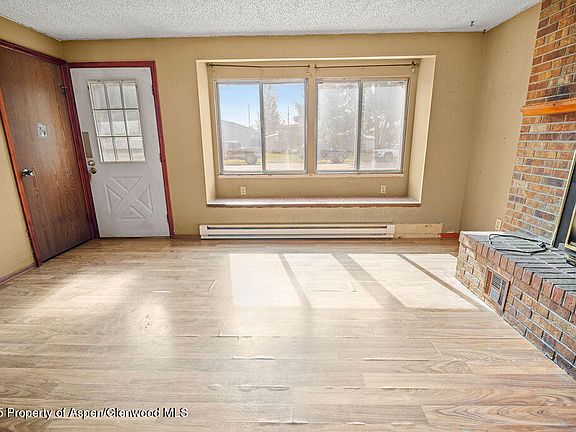 5th image of 350 Woodbury Dr