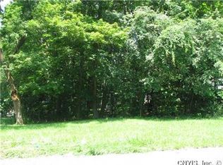 313 Parrish Ln, Syracuse, NY 13205