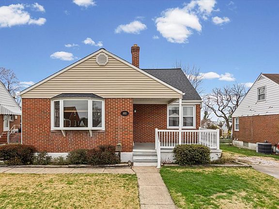 3rd image of 1821 Weyburn Rd