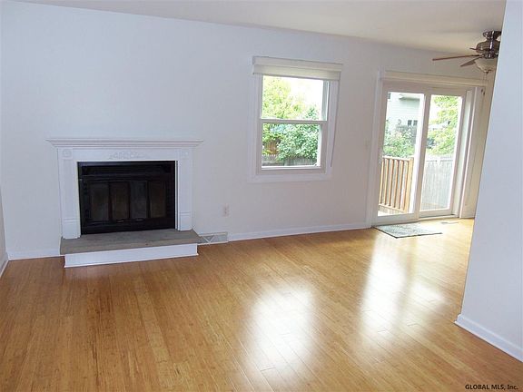 3rd image of 11 Alydar Ct