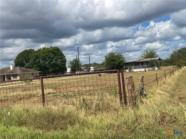 755 Saengerhalle Rd, New Braunfels, TX 78130