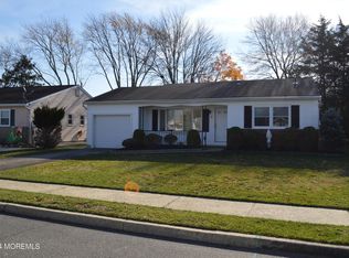 5 Norfolk Dr, Toms River, NJ 08757