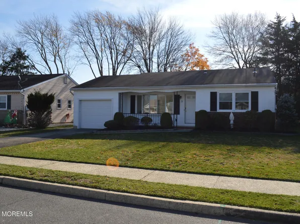 5 Norfolk Drive, Toms River, NJ 08757