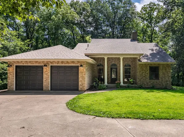 2247 Bentwood Dr, Muscatine, IA 52761