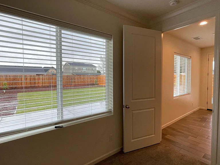 2100 Descanso Ave — Photo 11