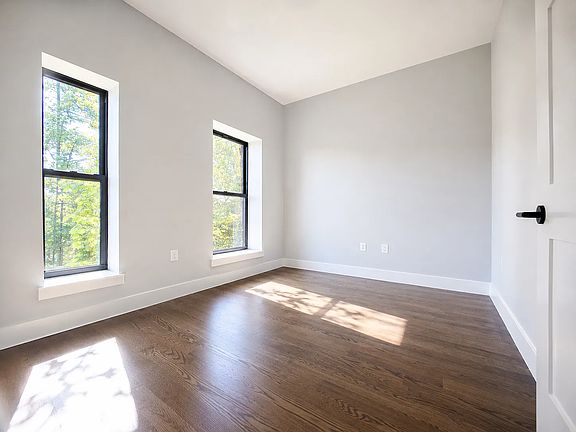 3rd image of 414 Suydam St APT 4R