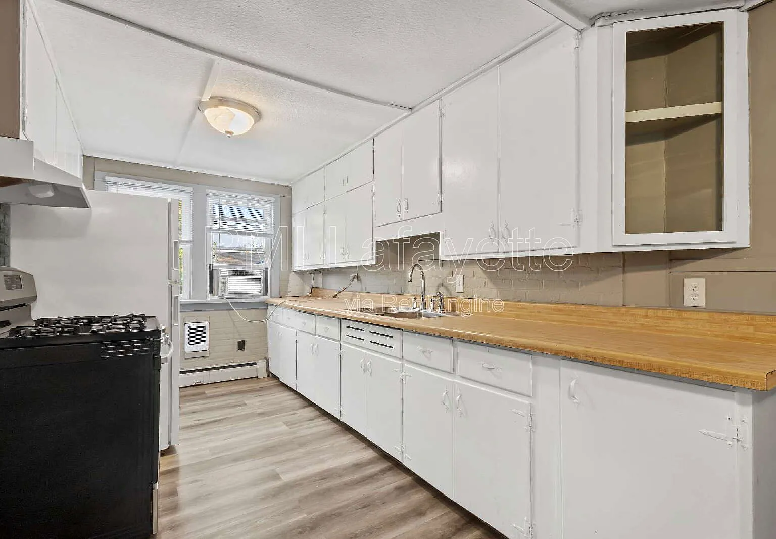 3 bed, 1.0 bath, 1800 sqft, $1,093 — Photo 3