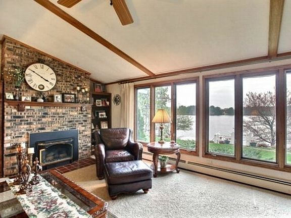 2nd image of 903 E Lakeshore Dr