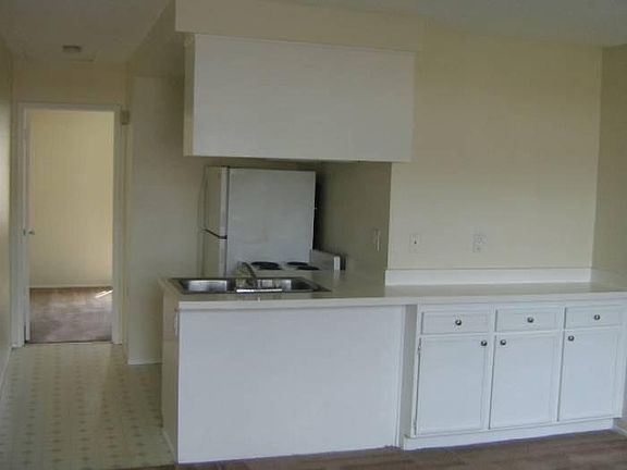 5th image of 3843 Cherokee Ave APT 4