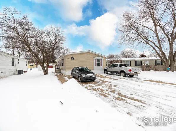 471 N Kippen Dr SE, Grand Rapids, MI 49548