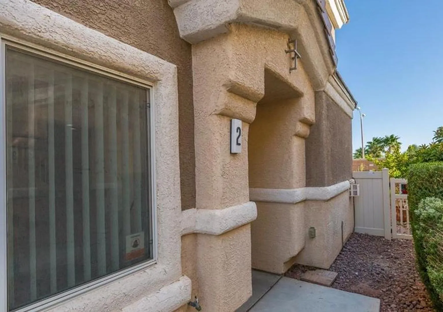Well designed town home with attached garage. — Photo 2
