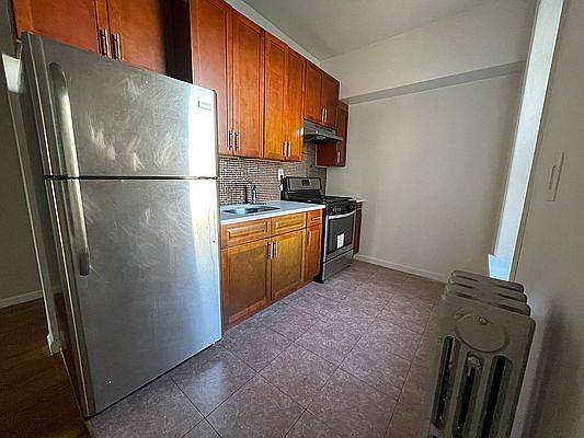 2nd image of 285 Hawthorne St APT 602