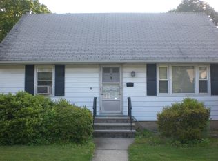18 Lillian Pl, Farmingdale, NY 11735