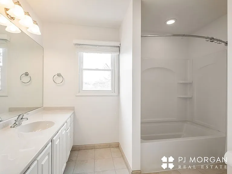 1312 S 118th St — Photo 17