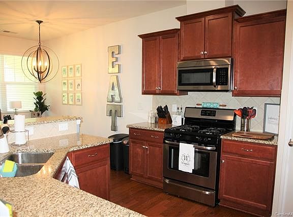 5th image of 3265 Yarmouth Ln