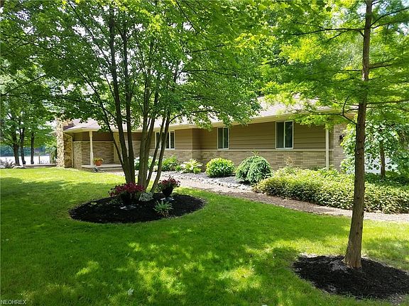 2nd image of 1540 Lake Crest Dr