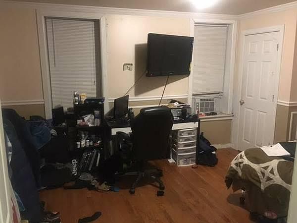 2nd image of 2528 Faunce St #B