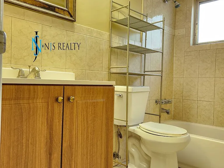 1350 Whitehall Ln — Photo 14