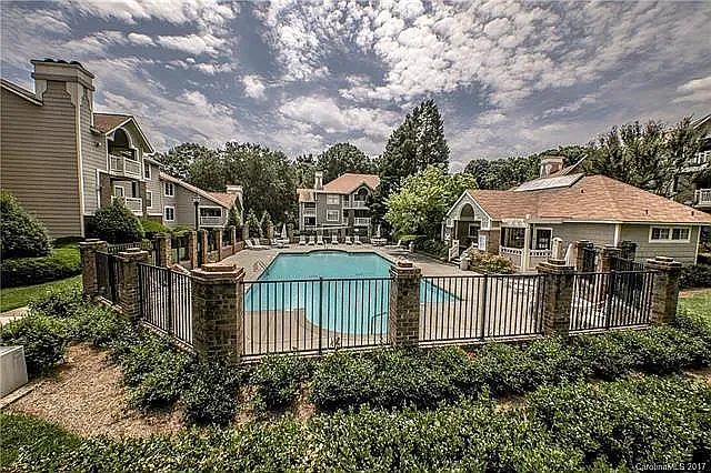 2 bed, 915 sqft, $1,850 — Photo 1
