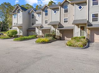 19 Hawthorne Dr UNIT 104, New London, CT 06320