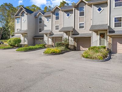 19 Hawthorne Drive #104, New London, CT, 06320