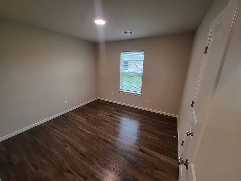 1511 Rosewood Dr — Photo 7