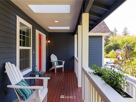 2nd image of 763 Klickitat Place NE