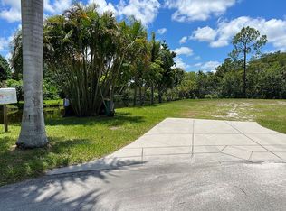 3260 Lunar St, Naples, FL 34112