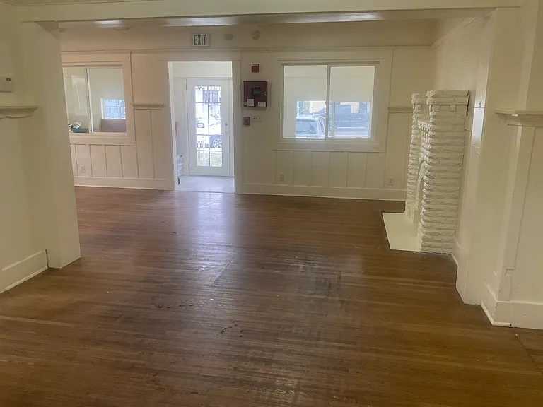 1412 W Jefferson Blvd — Photo 6