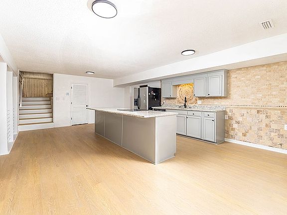 2nd image of 153 Grantham Way