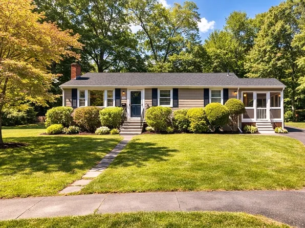 24 Evelyn Ln, Braintree, MA 02184