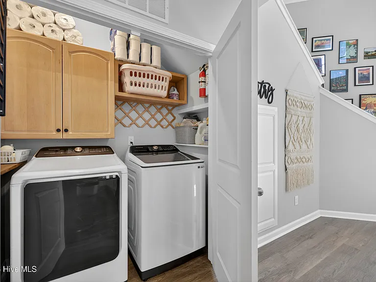 3647 Roseblossom Dr — Photo 21
