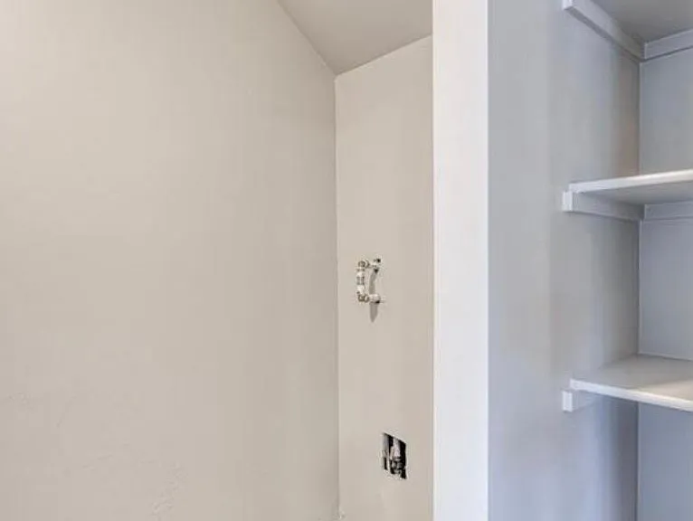 2001 Lawrence Ln — Photo 22