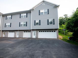1014 W Canyon Dr, Morgantown, WV 26508