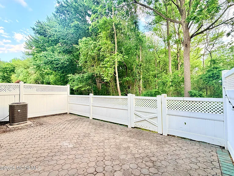 1 Whitemarsh Dr — Photo 31