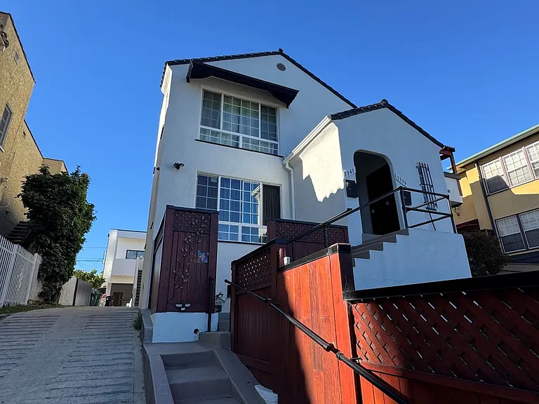 1339 S Mansfield Ave — Photo 2
