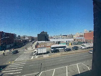 Rented by R New York