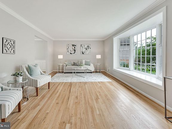 5th image of 404 Onondio Cir SE