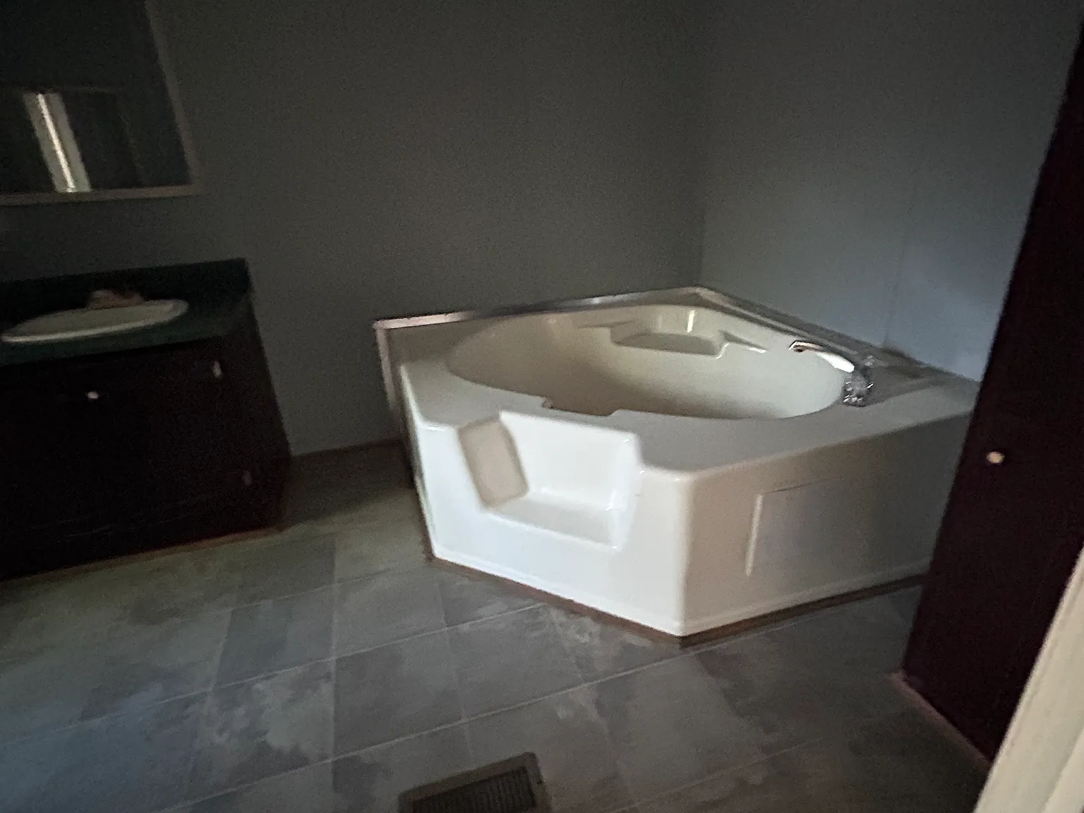 3 bed, 1216 sqft, $1,300 — Photo 3